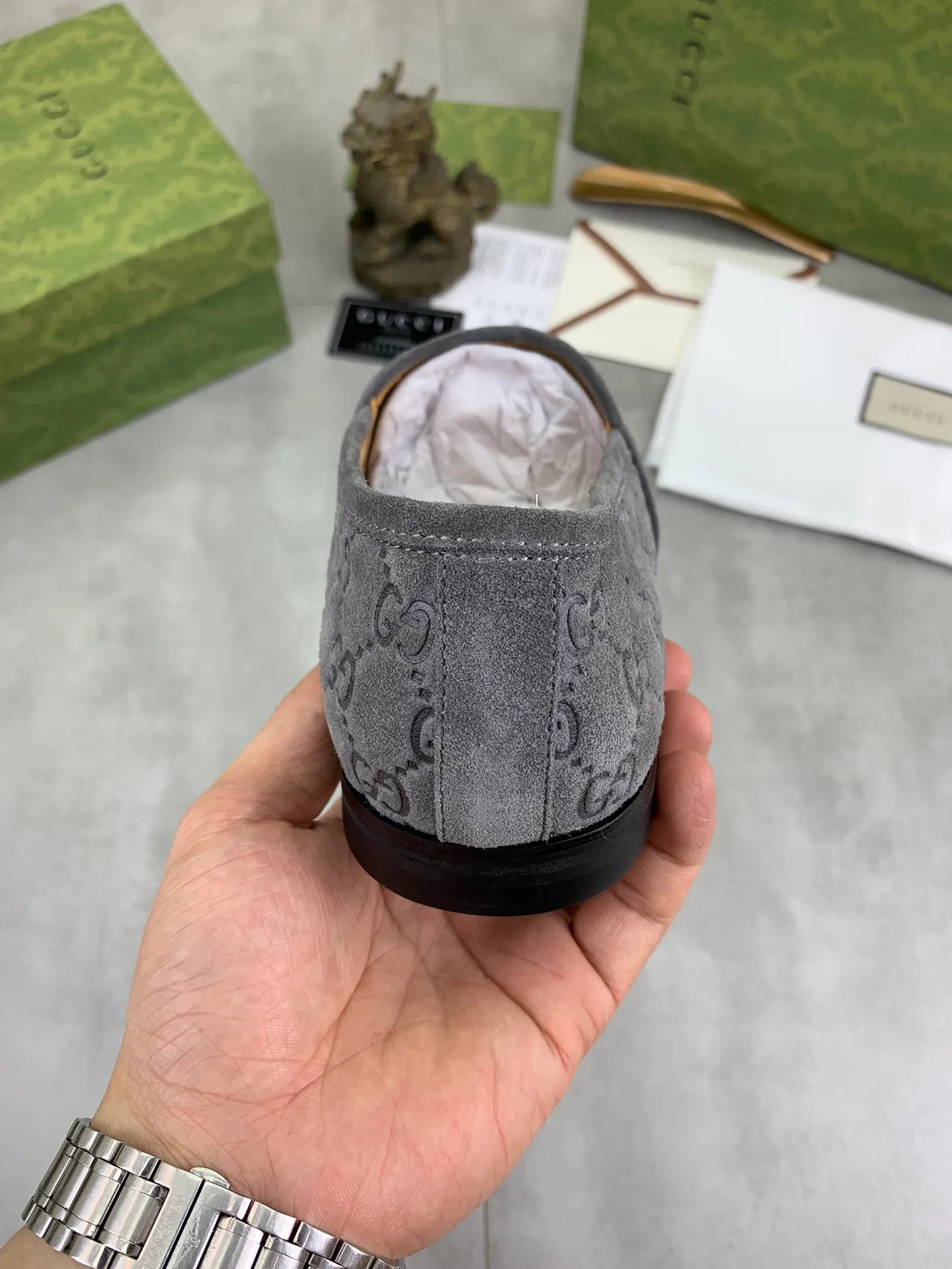 Men's Men's Shoes 💰P500💰【New Style】Water-dyed Niuli Gucci's most popular selection of lazy slip-on leather shoes (Gucci) official website latest Gucci lazy leather shoes, hot style 💥 simple and elegant style, exclusive for trendy men. Unique official website latest brand original double G embossing Elements 👑 Original Gucci decoration, fashionable and elegant, fabric original calfskin ✅ fully imported first-layer cowhide lining, official website designated wear-resistant, rubber business outsole, classic model taken at the counter in real life 🎬38-44 Various colors available